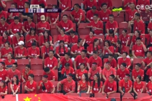 東體：300名鹽城球迷為海港加油，多位海港梯隊(duì)球員為鹽城隊(duì)效力