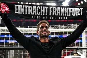 告別隊(duì)長！法蘭克福歐冠比賽之前致敬特拉普