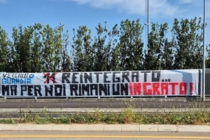 曾為加盟國米缺訓(xùn)！亞特蘭大球迷掛橫幅怒斥盧克曼，稱其忘恩負(fù)義