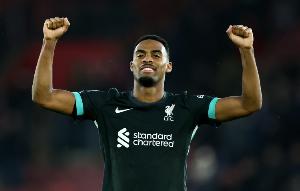 傳射建功，費(fèi)迪南德社媒稱贊：赫拉芬貝赫真是個好球員！