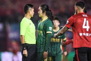 全場焦點馬寧單場出示2紅8黃，李提香貼臉怒噴前者被罰下