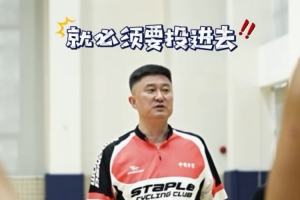 廣東男籃曬球隊投籃訓練：投籃肌肉記憶養(yǎng)成中……