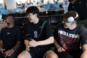 投票啦>>>拓記發(fā)問：楊瀚森能否入選下賽季最佳新秀陣容？