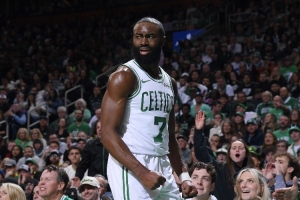 綠軍過渡的一季：布朗單核帶隊值得期待嗎？沖附加賽還是爭狀元？