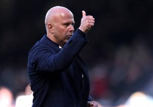 斯洛特：伊薩克、萊奧尼周中將迎來(lái)機(jī)會(huì)，沒(méi)比賽甚至?xí)才庞颜x賽