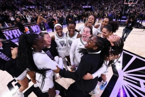 組隊(duì)第一年，一群“邊緣人”打進(jìn)了季后賽