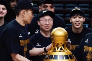 聚光燈下金杯重燃榮耀！我們成功衛(wèi)冕！下一步將挑戰(zhàn)更高目標！