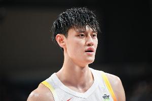 還剩一個雙向合同位置！媒體人：對曾凡博最終留在籃網(wǎng)持樂觀態(tài)度