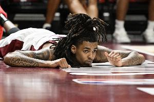 上賽季G聯(lián)盟場(chǎng)均18.6分5.9板！Spears：76人簽下了埃莫尼-貝茨