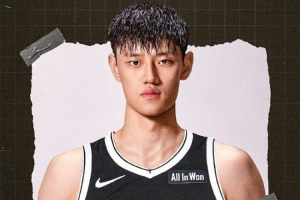 恭喜！籃網(wǎng)官方曬曾凡博簽約照 并制作海報歡迎小曾來到布魯克林