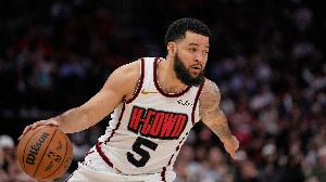 霍林斯：范弗里特是世界冠軍&很強(qiáng)硬 他缺陣時火箭要更拼&打更快