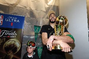 塔圖姆：我會(huì)爭取完全健康后復(fù)出 我想讓孩子們知道爸爸沒有放棄