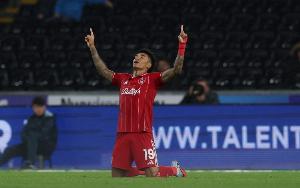 前兩次代表英超俱樂(lè)部首發(fā)均打進(jìn)2+球，伊戈?duì)?熱蘇斯第五位做到