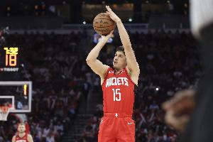 范弗里特受傷很不幸&對(duì)此有何看法？謝潑德：是啊 下一個(gè)問(wèn)題