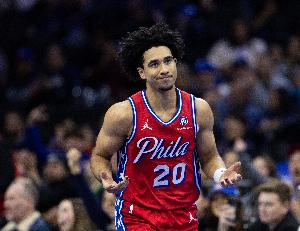 魔仙哥再遭重創(chuàng)！麥凱恩上賽季曾因左膝半月板撕裂賽季報(bào)銷(xiāo)