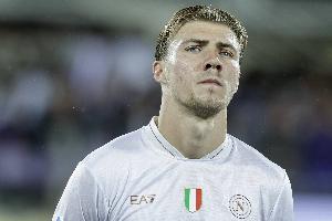 霍伊倫：米蘭也想簽我？我在那不勒斯很開(kāi)心 我的偶像是C羅