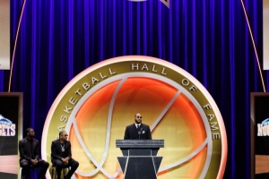 韋德：我穿3號是因為艾弗森 我和偶像一起引薦甜瓜進名人堂