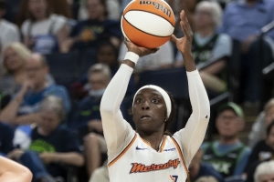 發(fā)揮神勇！卡利亞-庫(kù)珀上半場(chǎng)9投8中&三分2中1攻下17分1板2助