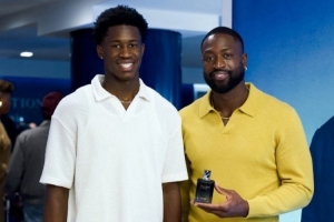 偶像！埃奇庫姆：韋德告訴我有任何需要隨時可以聯(lián)系他