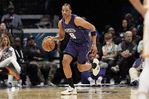 上賽季場均4.2分！隊(duì)記：綠軍與小溫德爾-摩爾簽Exhibit?10合同