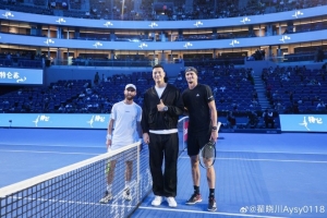 跨界聯(lián)動(dòng)！翟曉川：很榮幸為今天中網(wǎng)的比賽挑邊