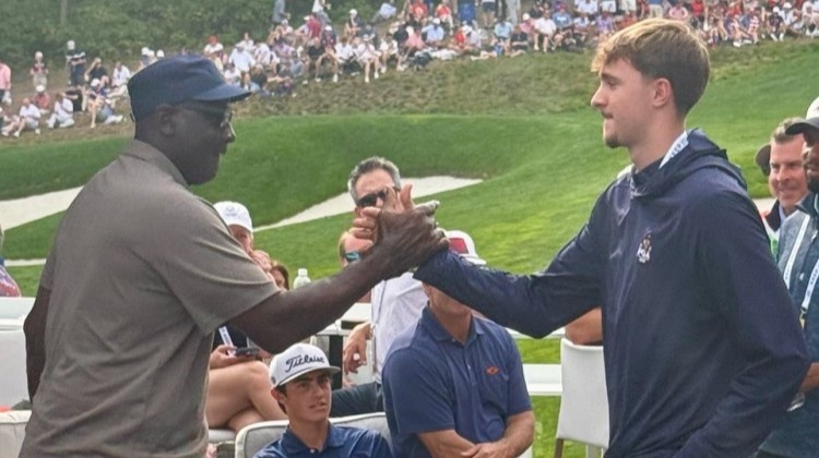 弗拉格與喬丹在萊德杯握手致意！獨(dú)行俠官方：歷史性同框??