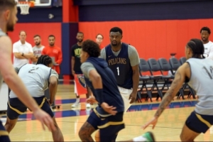 期待新賽季表現(xiàn)！鵜鶘官方曬訓(xùn)練照：錫安在列 老六防守普爾