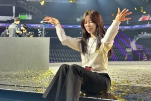 LCK主持人志宣分享照片并配文：恭喜GEN，2025 LCK再見(jiàn)啦