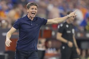 英超第三！水晶宮主帥：現(xiàn)在不考慮最終排名，執(zhí)教曼聯(lián)？只是傳聞