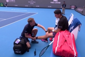 門?？艘蛳ドw傷勢遺憾退賽，德米納爾率先晉級中網(wǎng)男單四強