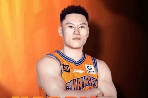 追逐夢想勇攀高峰！祝上海男籃球員李弘權(quán)24歲生日快樂