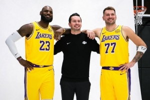 詹姆斯：我們將經(jīng)歷與東契奇的完整賽季 雷迪克也會增長一年經(jīng)驗