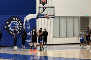 3月份左膝手術(shù)！莫斯利：薩格斯今天完成了所有非對抗訓(xùn)練項(xiàng)目