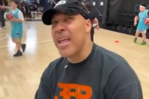 你單腿能擊敗喬丹？球爹：你知道我可以的 我讓他一條腿是為公平