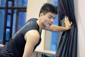 沒(méi)有文案 只有實(shí)干！國(guó)慶我在崗 籃球不打烊