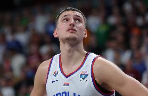 高效！約維奇歐錦賽場均12.8分4板2.2助 三項(xiàng)命中率超180俱樂部