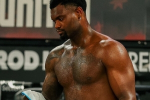 真不是一般天賦！NBL社媒曬錫安赤膊上身照！