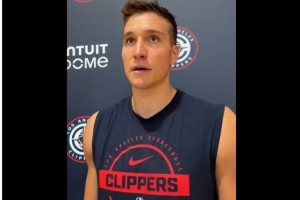 和哈登加練投籃&腿部未戴護(hù)具！博格丹：腿筋傷勢(shì)沒(méi)那么嚴(yán)重