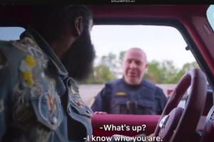 又被攔了！快船球星哈登在拍攝Netflix紀(jì)錄片期間開(kāi)車(chē)被警察攔下