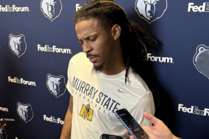 母校情節(jié)！莫蘭特訓(xùn)練營穿大學(xué)T恤 還表示自己平時都穿母校的衣服