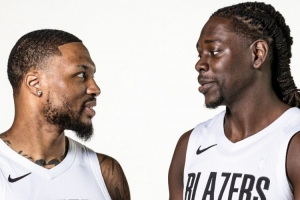 風(fēng)格真的很搭！美媒曬利拉德霍勒迪媒體日合影：要是18年不敢想