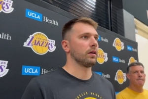 雷迪克對(duì)湖人提出“冠軍狀態(tài)“！東契奇：冠軍狀態(tài)需要身心兼?zhèn)? >
                                        </div>
                                    </div>
                                                                        <div   id=