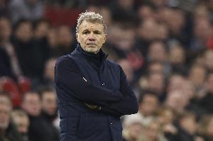 兩名記者在都靈賽后新聞發(fā)布會上激烈爭吵，巴羅尼教練憤然離場