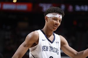 可圈可點(diǎn)！7號(hào)秀費(fèi)爾斯半場(chǎng)8中5&三分2中1拿到12分 送出3次助攻