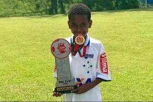 爽文劇本！埃斯特旺10歲簽約耐克，16歲踢巴甲身價初始定價1000萬