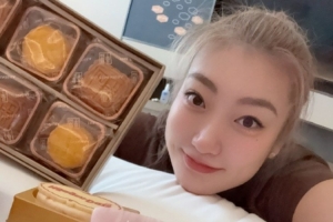 李夢曬照：中秋團圓節(jié) 天涯共此時…… 祝大家中秋快樂！
