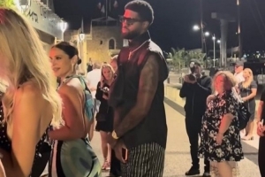 夸梅：很多球星休賽期和說(shuō)唱歌手聚會(huì)&混夜店 所以科比值得尊重