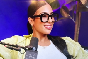 女主持：會在家里安裝按摩浴缸調(diào)情嗎？皮爾斯：我家可沒那玩意