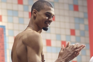 文班：我現(xiàn)在身體更強(qiáng)壯了 無(wú)論力量掌控還是對(duì)抗都有了提升