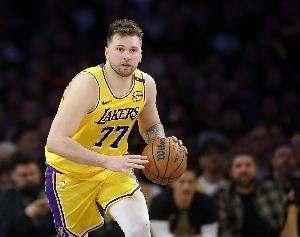 名記：東契奇在訓練后組織了團建活動 在專業(yè)賽道上試駕保時捷